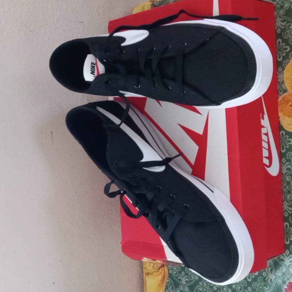 NIKE SPORT SHOES